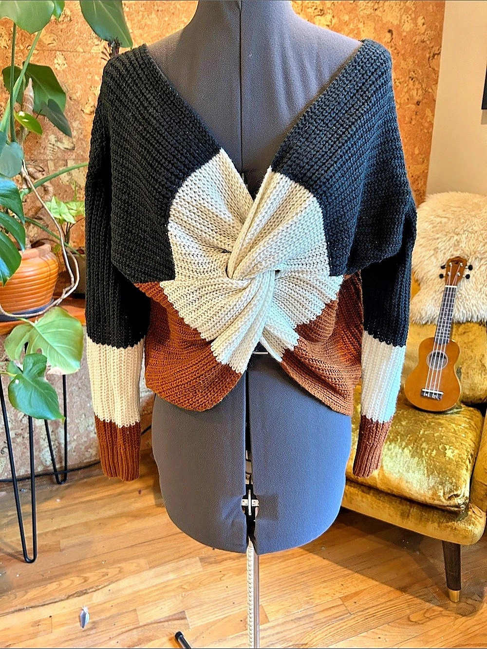 FULL CIRCLE TREND Color Block Sweater
